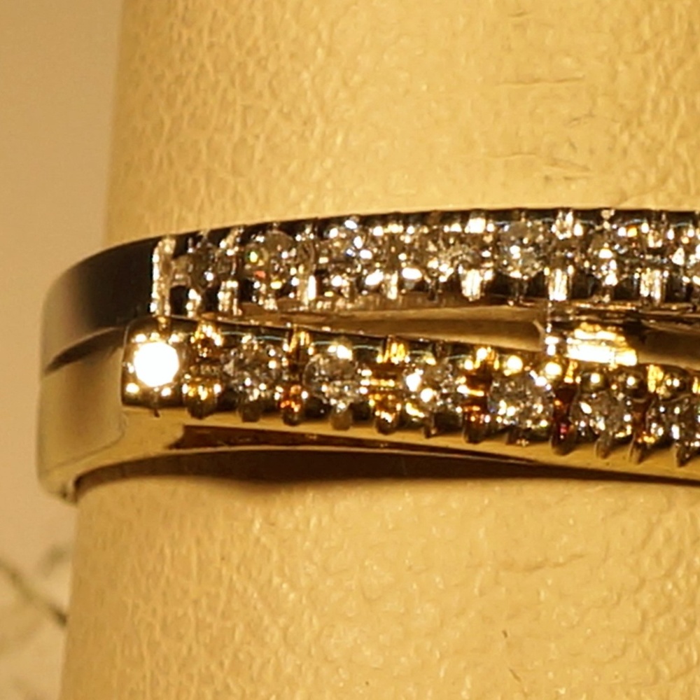 14KTT Gold Diamond ring - Picture 2 of 4